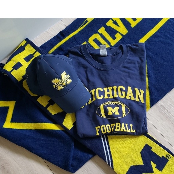 Michigan Wolverines Football Fan Gear Bundle Shirt L Scarf Nike Hat Blanket Gold - Picture 1 of 14